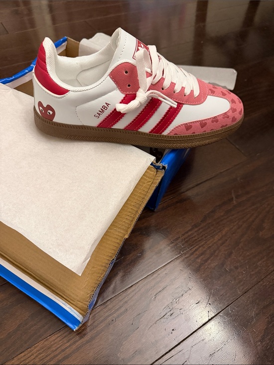 adidas Shoes - adidas Kids Samba Sneakers in White & Pink Heart Print